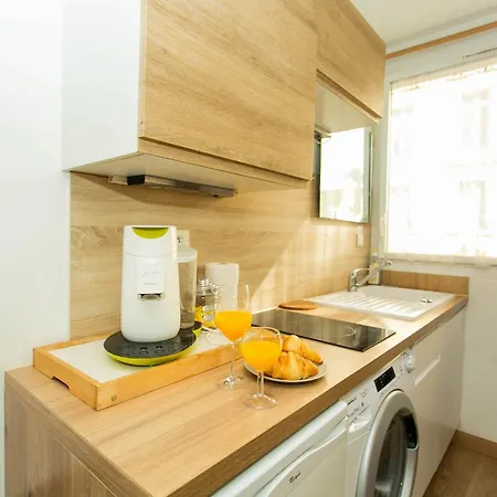 Champs Elysees & Arc De Triomphe - Cityapartmentstay *