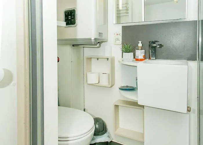 Champs Elysees & Arc De Triomphe - Cityapartmentstay *