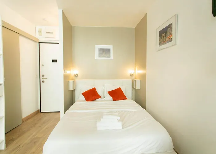 Champs Elysees & Arc De Triomphe - Cityapartmentstay *